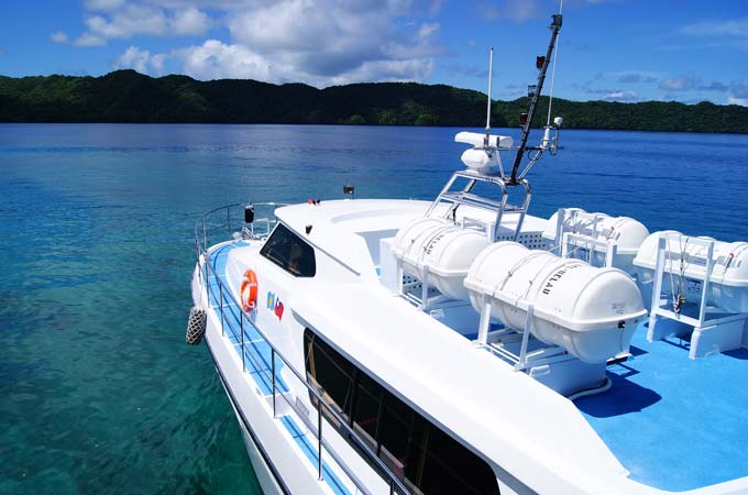 Interno della barca passeggeri del governo di Palau