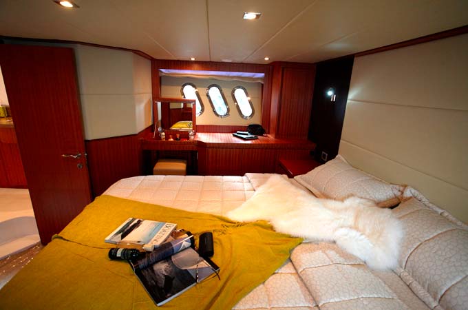 SSF x54ft yacht interior